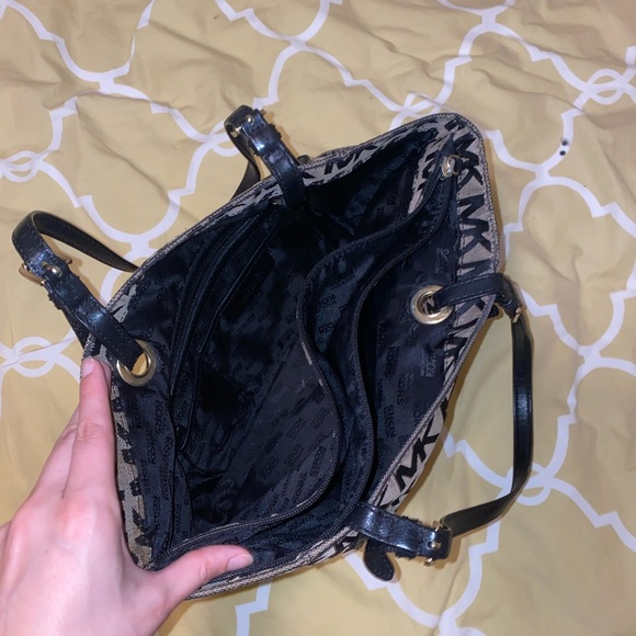 Michael Kors Jet Set Tote Bag - Picture 6 of 7